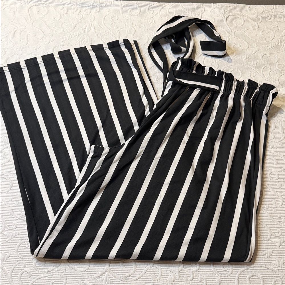 La Gypsy Black & White Vertical Stripe Wide Leg Crop Pants. XL